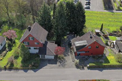 Haus 9 & 11. Sicht auf Magerwiese