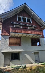 Hinter dem Haus