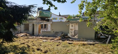Hinter dem Haus