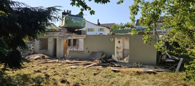 Hinter dem Haus
